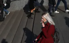 Đề xuất lệnh cấm hút thuốc khi đi bộ tại Nga