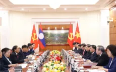Thường trực Ban Bí thư Trần Cẩm Tú hội đàm với Thường trực Ban Bí thư, Phó Chủ tịch nước Lào