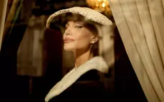 Angelina Jolie không mong đợi đời mình lên phim