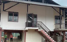 Tiến hành lắp đặt cửa tại khu tái định cư Làng Nủ và Nậm Tông trước ngày bàn giao cho người dân