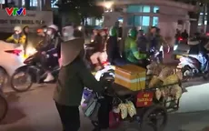 Miệt mài mưu sinh trong đêm đông giá rét