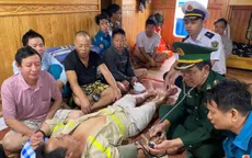 Cứu kịp thời 14 thuyền viên trên tàu Hoa Lư 02 gặp nạn trên biển