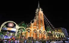 Người dân TP Hồ Chí Minh nô nức đón Giáng sinh