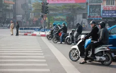 Cảnh sát giao thông Hà Nội xử lý nghiêm vi phạm trong ngày đầu năm mới