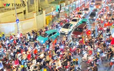 Người dân cả nước đổ ra đường ăn mừng chức vô địch ASEAN Cup của ĐT bóng đá Việt Nam