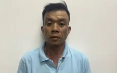 Bắt khẩn cấp người đàn ông ném pháo, đánh tài xế mẻ răng ở TP Hồ Chí Minh