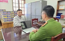 Phát hiện hơn 200kg pháo nổ nguỵ trang trong thùng ghi nhãn "hạt điều"