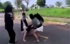 Nữ sinh lớp 7 bị nhóm bạn lột đồ, đánh đến nhập viện
