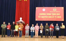 Công an Khánh Hòa trao 1.000 suất quà Tết tại Cam Lâm