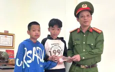 Hai học sinh lớp 6 nhờ công an tìm, trả lại người đánh rơi hơn 10 triệu đồng