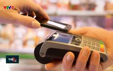 Người Việt ngày càng ít dùng tiền mặt