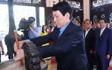 Chủ tịch nước Lương Cường dâng hương tưởng niệm Chủ tịch Hội đồng Bộ trưởng Phạm Hùng và Thủ tướng Võ Văn Kiệt