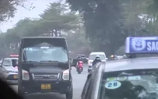 Xe hợp đồng đón trả khách không đúng nơi quy định gây mất an toàn, ùn tắc
