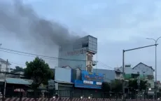 TP Hồ Chí Minh: Cháy lớn tại cửa hàng kinh doanh máy hàn