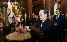 Lãnh đạo tỉnh Nghệ An dâng hương tưởng niệm Chủ tịch Hồ Chí Minh và Tổng Bí thư Lê Hồng Phong