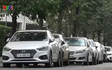 Ô tô đỗ bừa bãi, tràn lan trong khu dân cư ở TP Hồ Chí Minh
