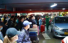 Xe buýt vận chuyển miễn phí hành khách ra ngoài sân bay Tân Sơn Nhất trong Tết Nguyên đán