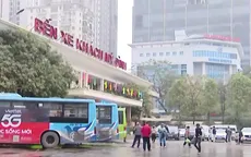 Người dân bắt đầu đổ về các bến xe trong ngày làm việc cuối năm
