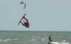 Rực rỡ sắc màu trong mùa lướt ván diều ở biển Bình Thuận