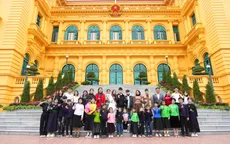 Chuyến xe tử tế Tết 2025: 22 em nhỏ Làng Nủ du xuân tại Thủ đô Hà Nội