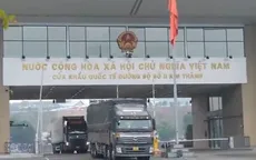Nhộn nhịp chuyến hàng đầu xuân năm mới qua cửa khẩu Lào Cai
