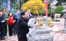 Thủ tướng Phạm Minh Chính dâng hương tại Nhà tưởng niệm Chủ tịch Hồ Chí Minh với chiến dịch Biên giới