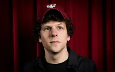 Jesse Eisenberg không muốn liên quan đến Mark Zuckerberg nữa