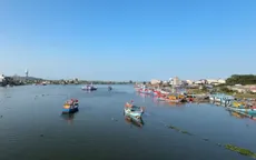 Ngư dân mong cửa biển sớm được nạo vét để được ra khơi