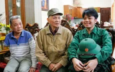 Theo gương ông nội và cha, chàng sinh viên xung phong lên đường nhập ngũ