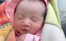 Phát hiện bé gái sơ sinh bị bỏ rơi bên đường