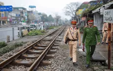 CSGT Hà Nội tăng cường kiểm tra, xử lý vi phạm hành lang an toàn giao thông đường sắt