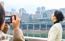 Độc đáo trào lưu chụp ảnh ‘nuốt tàu hỏa’