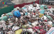 60 tấn rác bánh kẹo ở La Phù vẫn chất thành đống, nguy cơ ô nhiễm chưa có hồi kết