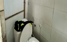 Phát hiện thi thể một nam giới trong nhà vệ sinh tại TP Hồ Chí Minh