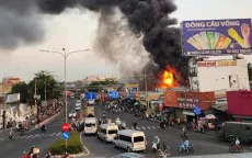 Thành phố Hồ Chí Minh: Cháy 4 căn nhà gần ngã tư Bình Phước