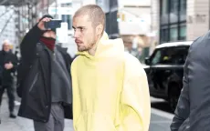 Justin Bieber gây tranh cãi khi đăng ảnh hút cần sa