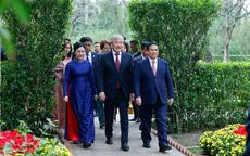 Hai Thủ tướng Việt Nam, Kyrgyzstan thăm Nhà sàn Bác Hồ, thưởng thức cà phê Việt Nam