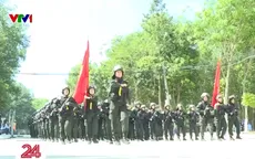 Những “bóng hồng” đội nắng, thắng mưa, luyện tập diễu binh mừng đại lễ 30/4