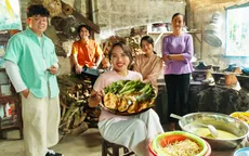"Nhà gia tiên" vượt 200 tỷ, đoàn phim tri ân khán giả hơn 1.000 chiếc bánh xèo