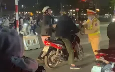 Hai người đàn ông trốn đo nồng độ cồn, đấm vào mặt CSGT ở Hải Phòng