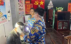 Nhà giàn DK1/10 Vùng 2 Hải quân cấp cứu thành công ngư dân gặp nạn trên biển