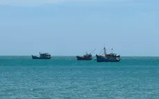 Lai dắt tàu cá bị hỏng máy trên biển Phú Quý cùng 12 thuyền viên vào bờ an toàn