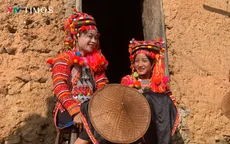 Độc đáo sắc màu trang phục phụ nữ Hà Nhì