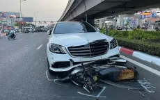 Nữ tài xế lái Mercedes tông hàng loạt xe máy đang chờ đèn đỏ ở ngã tư Thủ Đức