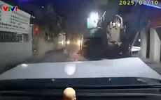 Không giữ khoảng cách an toàn, ô tô con đâm thẳng vào đuôi xe tải