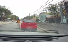 Bật xi nhan nhưng không sang đường