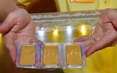 Giá vàng vượt mốc 98 triệu đồng/lượng