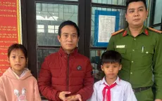 Quảng Trị: Nhặt được 1 cây vàng, hai học sinh lớp 4 giao công an tìm người trả lại
