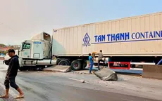 Xe container gặp tai nạn, quốc lộ 1A ách tắc trong nhiều giờ