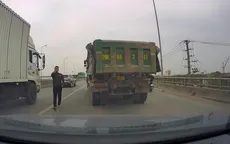 CSGT Hà Nội tìm người liên quan đến vụ xe tải chèn ép ô tô con trên cầu vượt Bắc Hồng